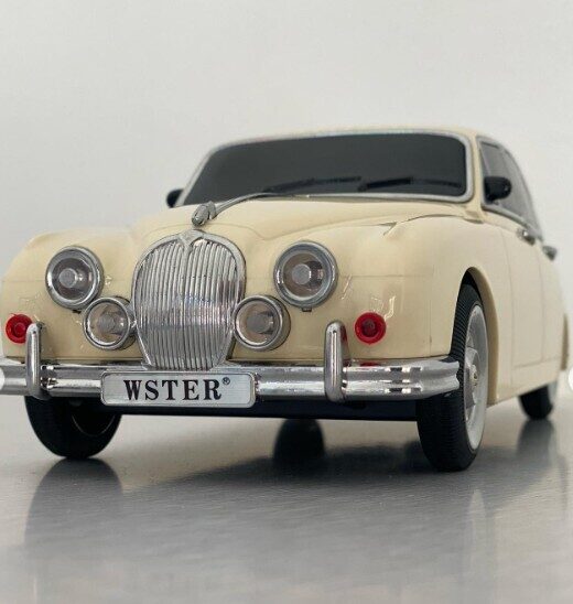 Klasisks Jaguar automašīnas Bluetooth skaļrunis un FM radio, krēmkrāsa